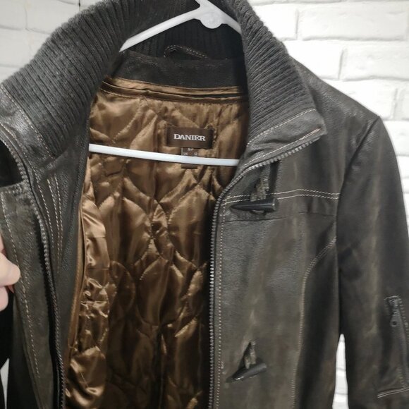 Danier Leather Ladies Dark Brown Full Zip with Toggle Buttons Coat - Picture 4 of 14